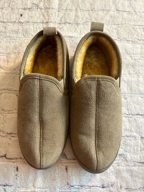 TAMARAC BY SLIPPERS MEN’S CODY NEUTRAL COLOR SUEDE LEATHER WOOL LINING SIZE 10